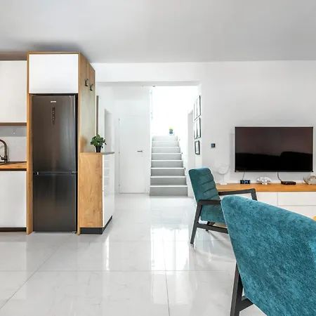 Gorgeous In With Kitchen 3*