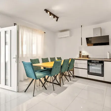 Gorgeous In With Kitchen Hotel